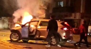 Sakarya’da Korkutan Kaza: Kafa Kafaya Çarpışan Suv Araç Alev Aldı