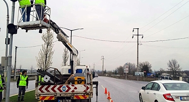 Kaza sonrası dağılan ışığa anında müdahale