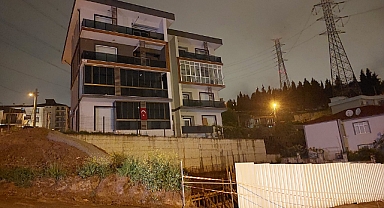 Bina Çökme Tehlikesiyle Karşı Karşıya Kaldı: Aileler Tahliye Edildi