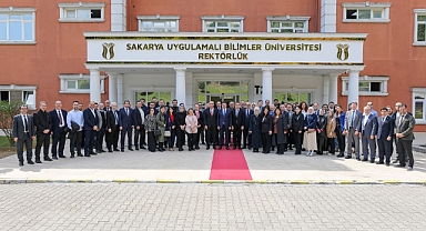 SUBÜ tam kurumsal akreditasyonunu kutladı