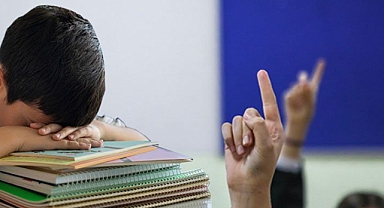 Kararsız Ailelere Eğitim Rehberi: Yılın Son Aylarında Doğan Çocuklar Okula Bir Sene Geç Mi Başlamalı? Sınıfın En Küçüğü Olmak Gerçekten Dezavantaj Mı?