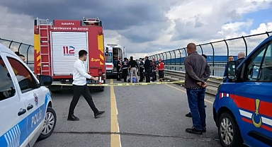 Akyazı'da 2 Araç Kafa Kafaya Çarpıştı: 2 Şehit!