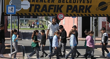 Erenler Belediyesi Trafik Parkında Geleceğin Sürücüleri Yetişiyor