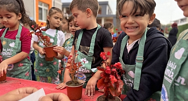 Minik Bahçıvanlar Çiçeklerle Geleceği Şekillendiriyor