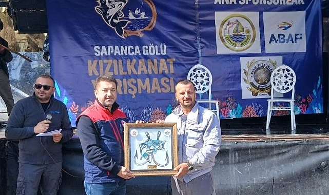 Sapanca Gölü’nde Kızılkanat Heyecanı: Amatör Balıkçılar Kıyasıya Yarıştı