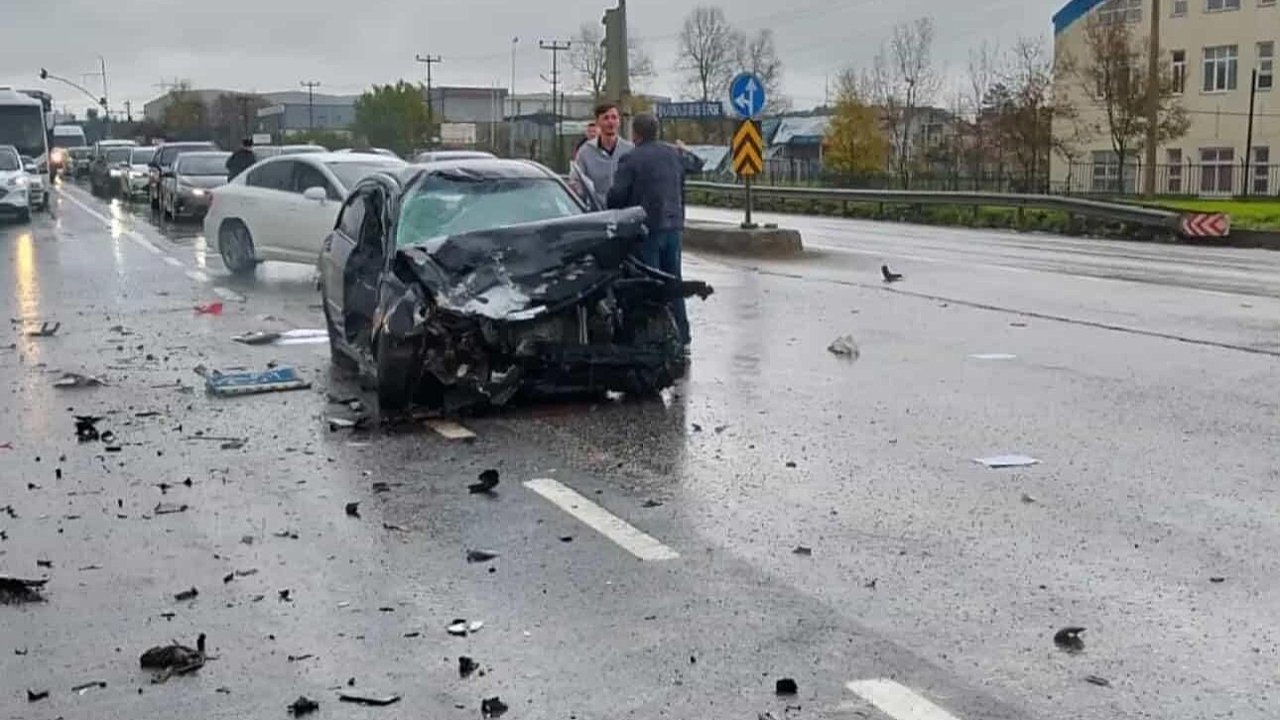 Sakarya’da Zincirleme Kaza: 2 Yaralı