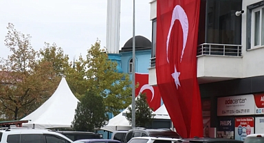Sakaryalı Şehidin Mahallesi Türk Bayraklarıyla Donatıldı