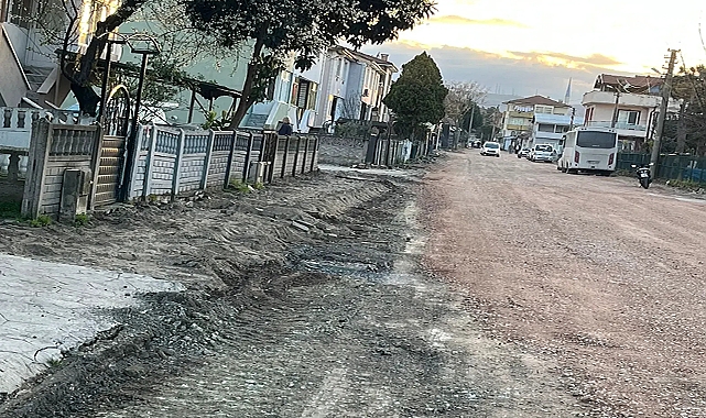 Mahalleli Günlerdir Onarım Bekliyor