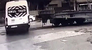 Öğrenci Servisine Tren Çarptı: O Anlar Kamerada