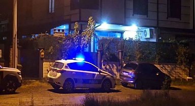 Eşini Boğazını Keserek Öldürdü!