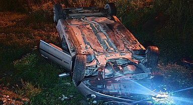 Hurdaya Dönen Otomobili Bırakıp Kaçtılar