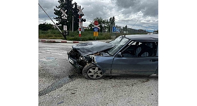 Okul Servisi İle Otomobil Çarpıştı: 7 Yaralı