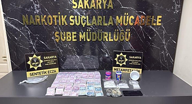 Çoraplara Ve Sakız Kutularına Uyuşturucu Saklamışlar!