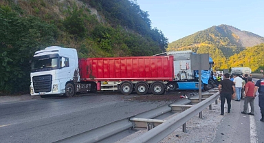 Aynı İstikamette Seyreden 2 TIR Çarpıştı, 1 Kişi Yaralandı