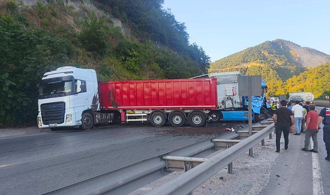 Aynı İstikamette Seyreden 2 TIR Çarpıştı, 1 Kişi Yaralandı