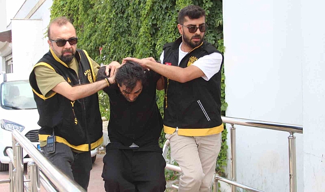 Birlikte Yaşadığı Kadını Çekiçle Darbedip Boğazından Bıçaklamıştı: