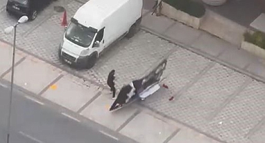 Fırtına Sırasında Uçan Reklam Panosu Bir Vatandaşın Üzerine Düştü