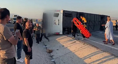 Yolcu Otobüsü Bariyere Çarparak Devrildi! 31 Kişi Yaralandı